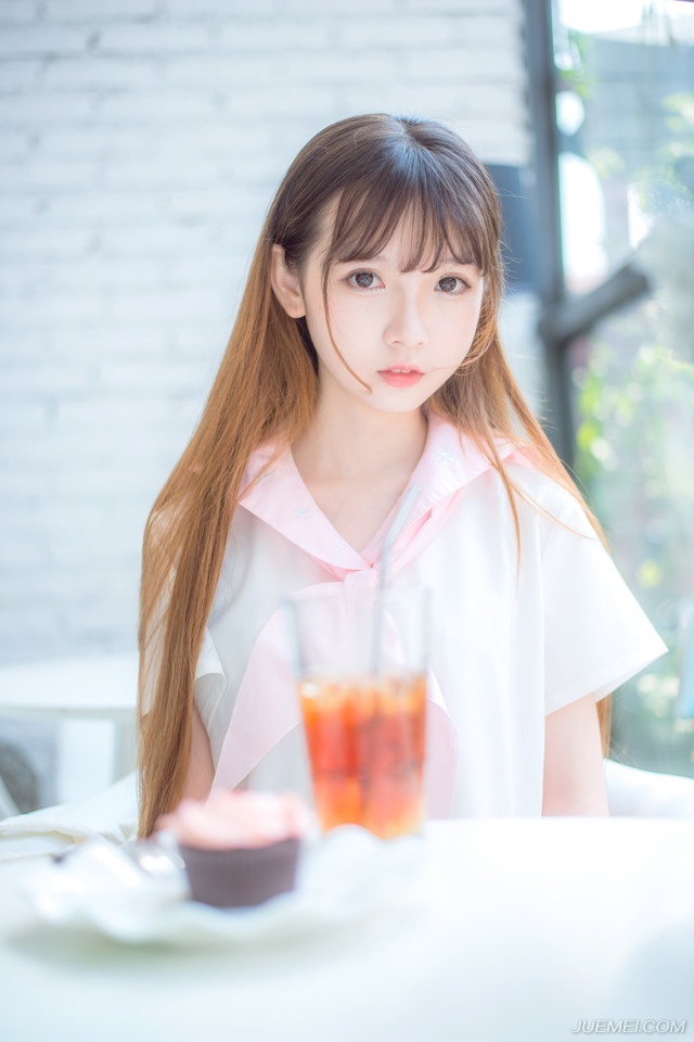 “嗯，家父最近身体不适，妾身明日想回娘家一趟。”美妇有些为难的看向刘璝，毕竟自己夫君久在军中，难得回来，自己却不能够陪伴左右，心中有些愧疚。